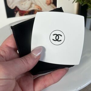 SOLD 💋CHANEL Beauty Compact Mirror in white